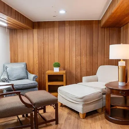 Apartment 2br Northside Bliss, Near Parks And Dining Chicago