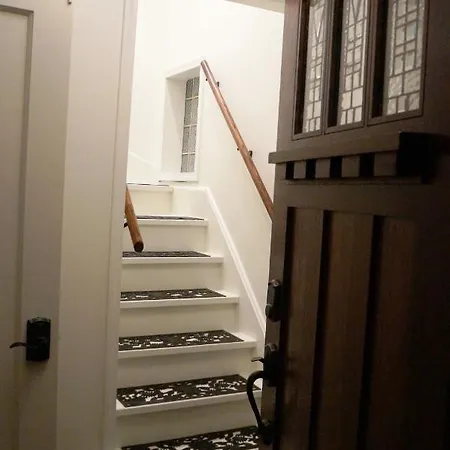 Apartment Well-appointed Cozy Portage Park Apt, Dogs, Kids, Free Parking, 420 Compliant Chicago