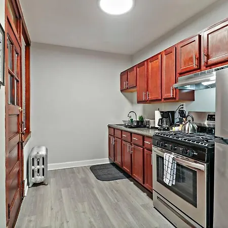 1br Airy With Wi-fi - Barry 2