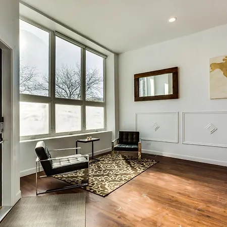 Apartment Converted Store Front Lets Live Like A Local In The Heart Of It All! Chicago