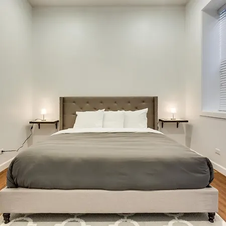 Apartment Converted Store Front Lets Live Like A Local In The Heart Of It All! *