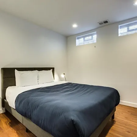 Apartment Converted Store Front Lets Live Like A Local In The Heart Of It All! *
