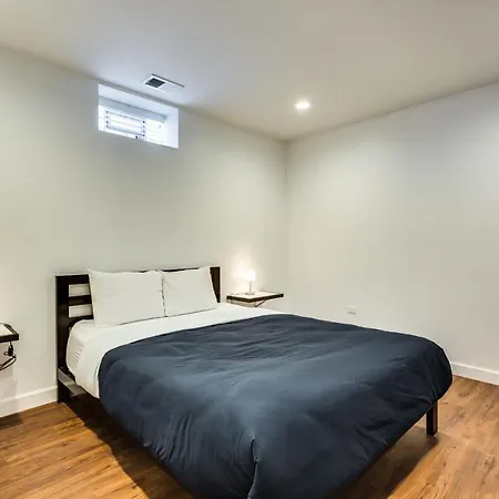 Apartment Converted Store Front Lets Live Like A Local In The Heart Of It All! Chicago