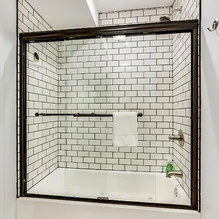 Converted Store Front Lets Live Like A Local In The Heart Of It All! Apartment Chicago
