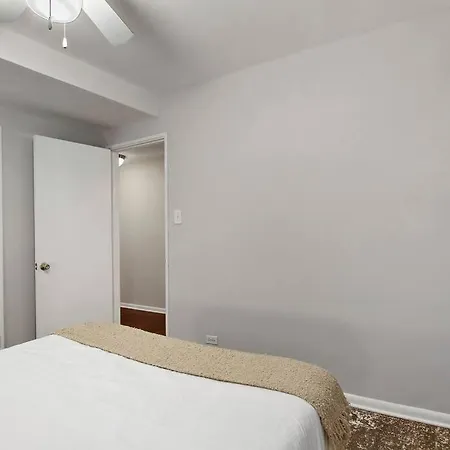 2br Well-furnished Apt In - Bell Gg Chicago
