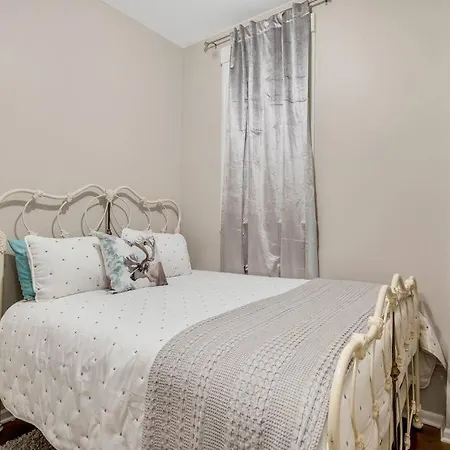 Holiday home The Village By Dakota Gal Digs *