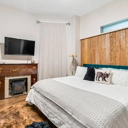 Holiday home The Village By Dakota Gal Digs Chicago