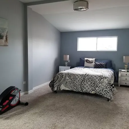 And Cozy. Sleeps 5. Apartment *