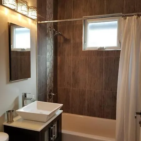 Apartment And Cozy. Sleeps 5. Chicago