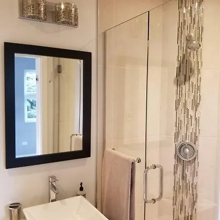 Apartment And Cozy. Sleeps 5. Chicago