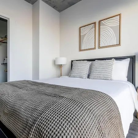 River North 1br W Sky Terrace Yoga Chi-1029