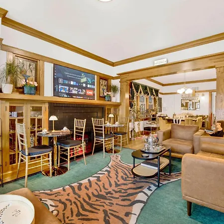 The Twin Lions: Bespoke Travel W/ Speakeasy* * Chicago