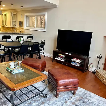 4 Bedroom In Location Parking Fireplace Back Yard Pets Welcome Holiday home