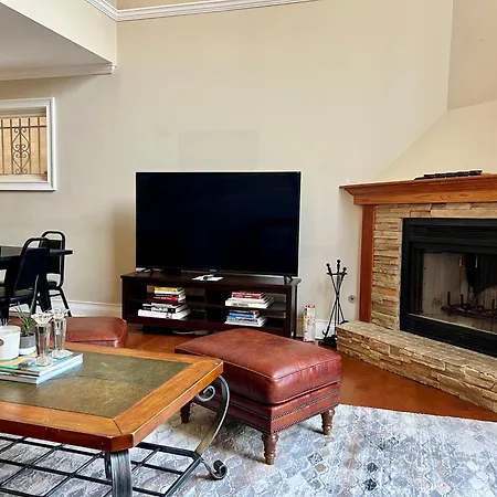 4 Bedroom In Location Parking Fireplace Back Yard Pets Welcome Holiday home