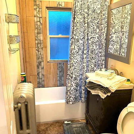 Fully Equipped Cozy 4/5 Br Apartment *