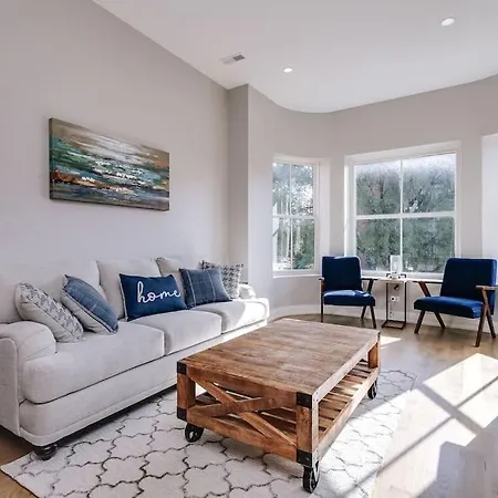 Immaculate Brand New Penthouse Holiday home