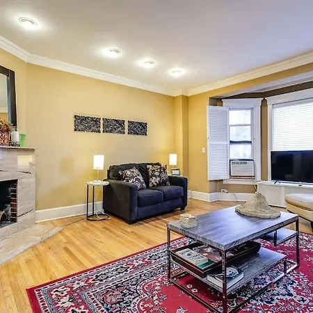 Old-world Classic Building Downtown Apartment