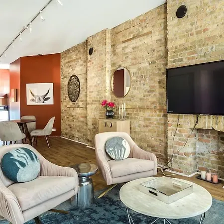 The Orleans - Entire Building - With Rooftop Deck Apartment
