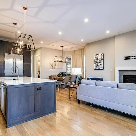 Immaculate Brand New Downtown Apartment *