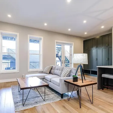 Immaculate Brand New Downtown Apartment *