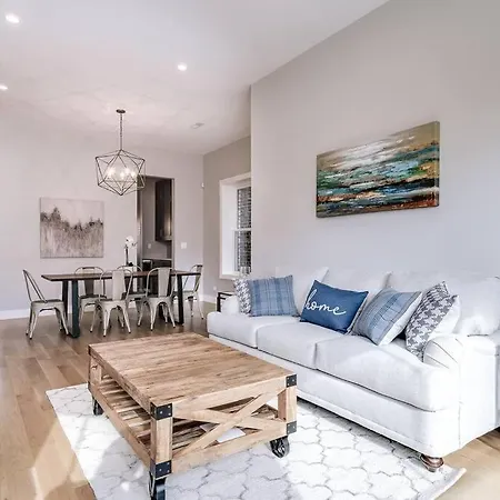 Immaculate Brand New Penthouse Holiday home Chicago