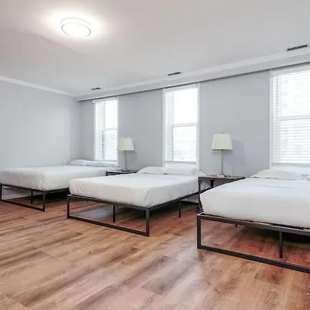 Beautiful Remodeled Penthouse Unit In Old Town * Chicago
