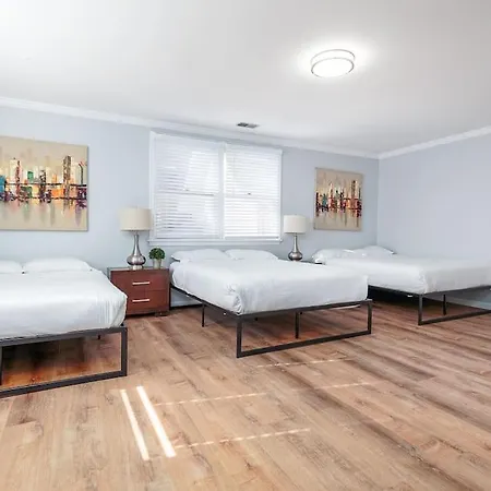 Beautiful Remodeled Penthouse Unit In Old Town Holiday home