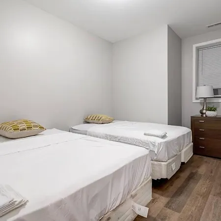 1 On Southport 4 Queen Beds Chicago