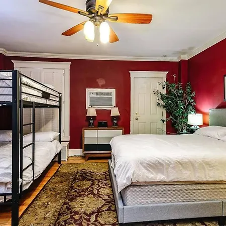 Brownstone In Gold Coast - Downtown Apartment *