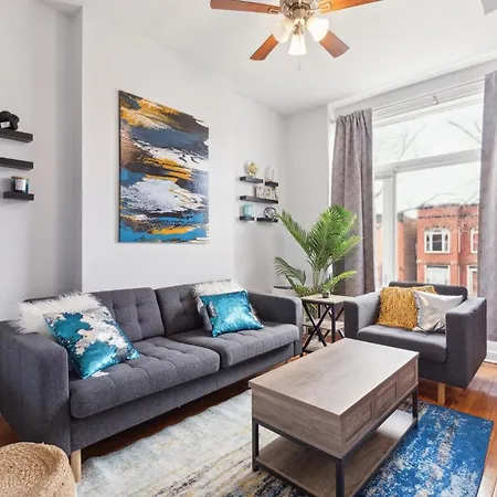 Comfortable In The Heart Of Bronzeville Apartment Chicago