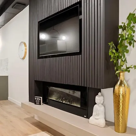 Holiday home Chic 4-bedroom Haven: Designer's Dream *