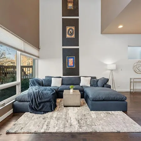 Amazing 4br 4ba Oasis W Rooftop & Stunning Design *