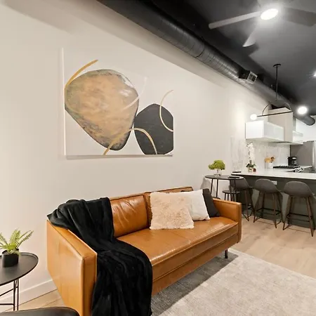 Chic 4-bedroom Haven: Designer's Dream Holiday home