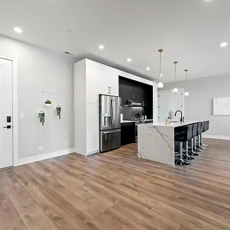 Apartment Insta-worthy 3bed 2bath Brand New W Balcony *