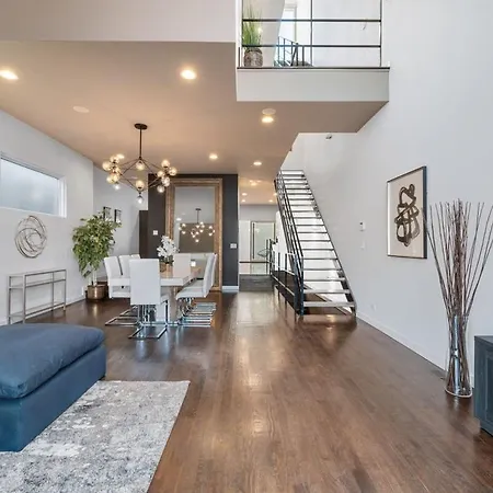 Holiday home Amazing 4br 4ba Oasis W Rooftop & Stunning Design