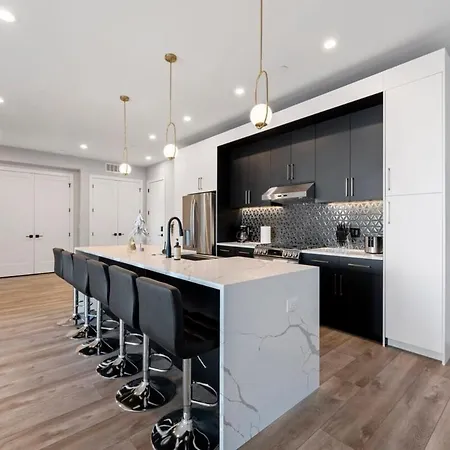 Insta-worthy 3bed 2bath Brand New W Balcony Chicago