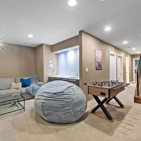 Amazing 4br 4ba Oasis W Rooftop & Stunning Design Chicago