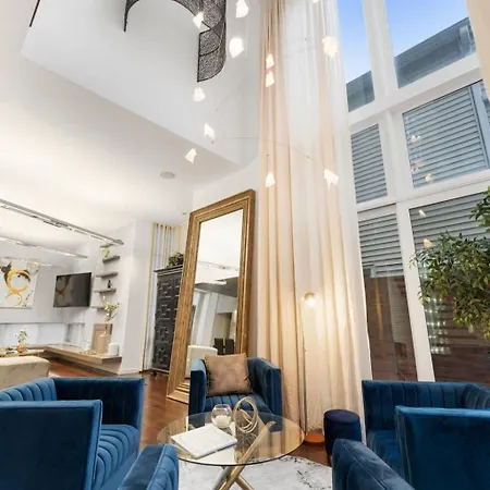 Holiday home 5br 5ba Architectural Estate-theatre Gym Rooftop *