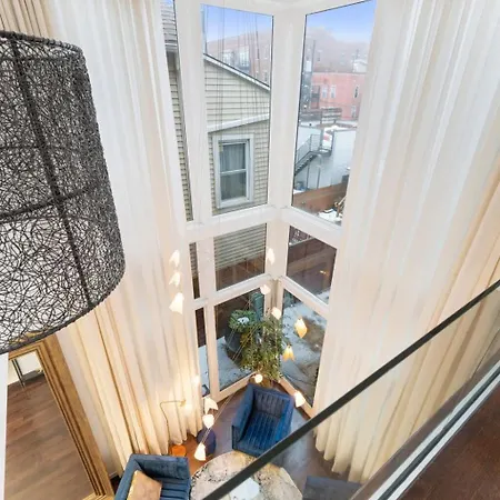 Holiday home 5br 5ba Architectural Estate-theatre Gym Rooftop Chicago