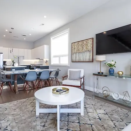 Breathtaking Downtown Penthouse B - Sleeps 11 *
