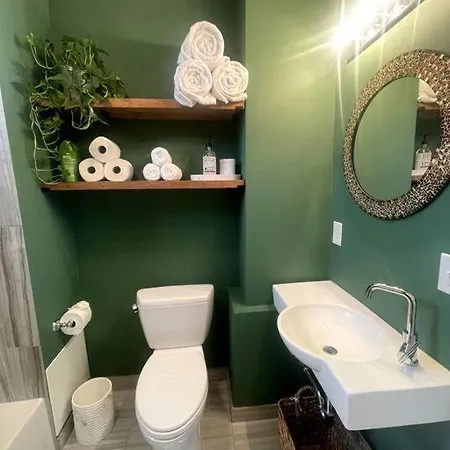 Stunning 4bd/2ba Getaway Chicago