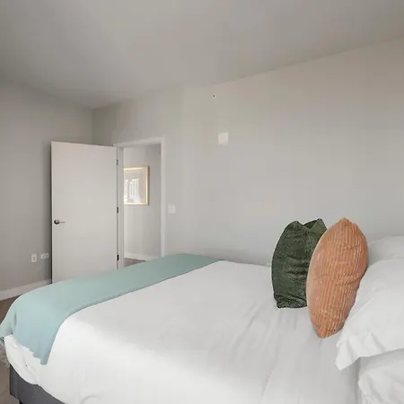 Aurelien Spacious In The Heart Of Gold Coast * Chicago