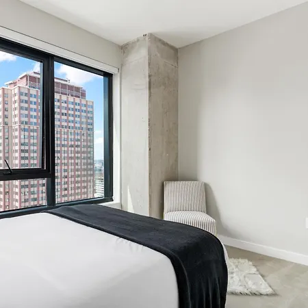Aurelien Spacious In The Heart Of Gold Coast Apartment