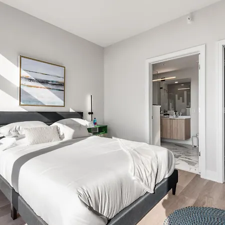 Avra Stylish Prime West Loop Location Near Union Park Apartment