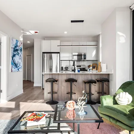 Avra Stylish Prime West Loop Location Near Union Park *
