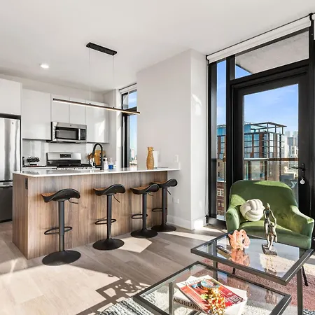 Avra Stylish Prime West Loop Location Near Union Park *