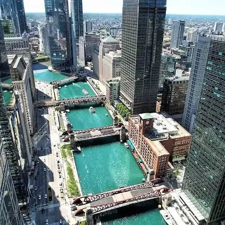 3br Modern Near Wrigley Depaul +free Parking * Chicago