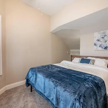 3br Modern Near Wrigley Depaul +free Parking