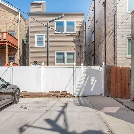 3br Modern Near Wrigley Depaul +free Parking Holiday home Chicago