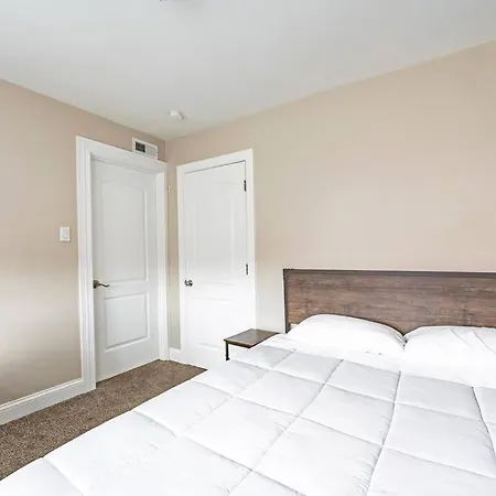 Spacious 3brcondo Near Wrigley Depaul +freeparking Holiday home Chicago